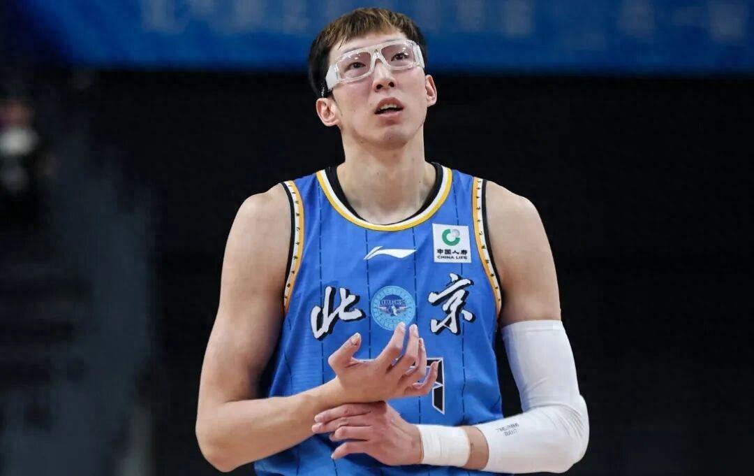 开云-周琦眼睛出现不适，赵继伟赛季首秀完美，CBA又来超级外援！