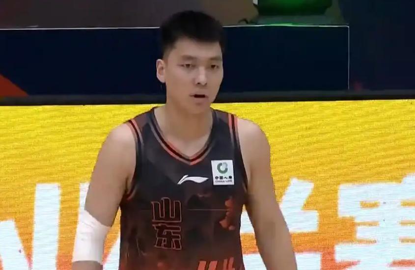 开云APP-山东男篮102-93击败福建,主场两连胜,五将齐发力尽显团队战力!